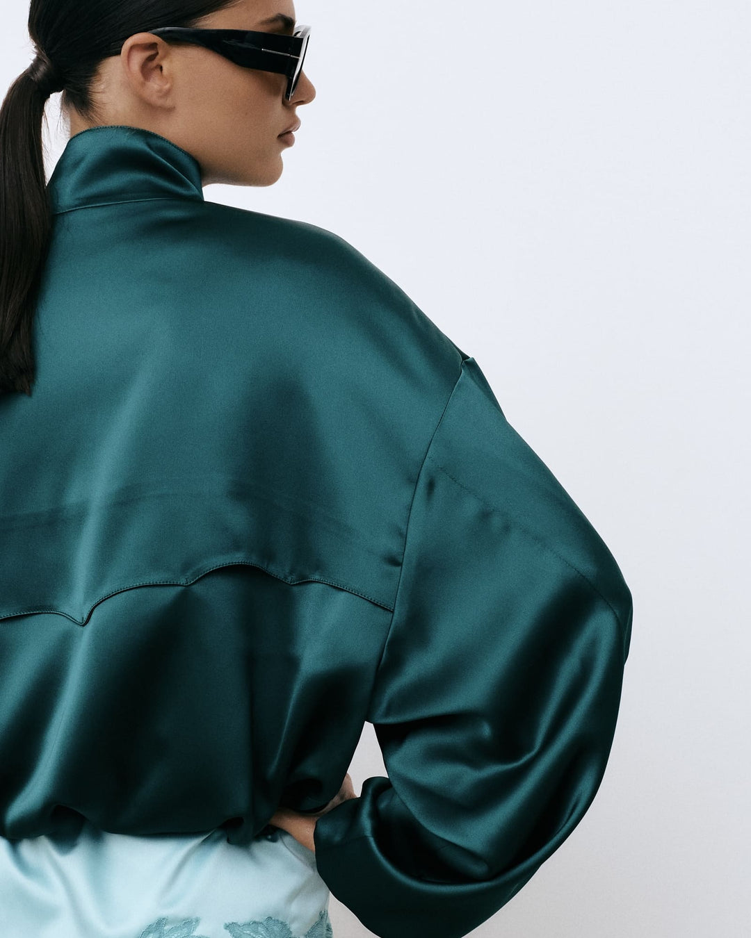 CASSANDRE BOMBER IN SILK EMERALD